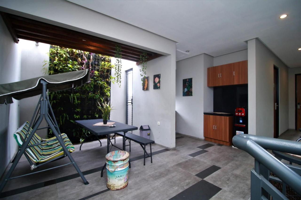Bale Resident Hostel Jakarta Bagian luar foto